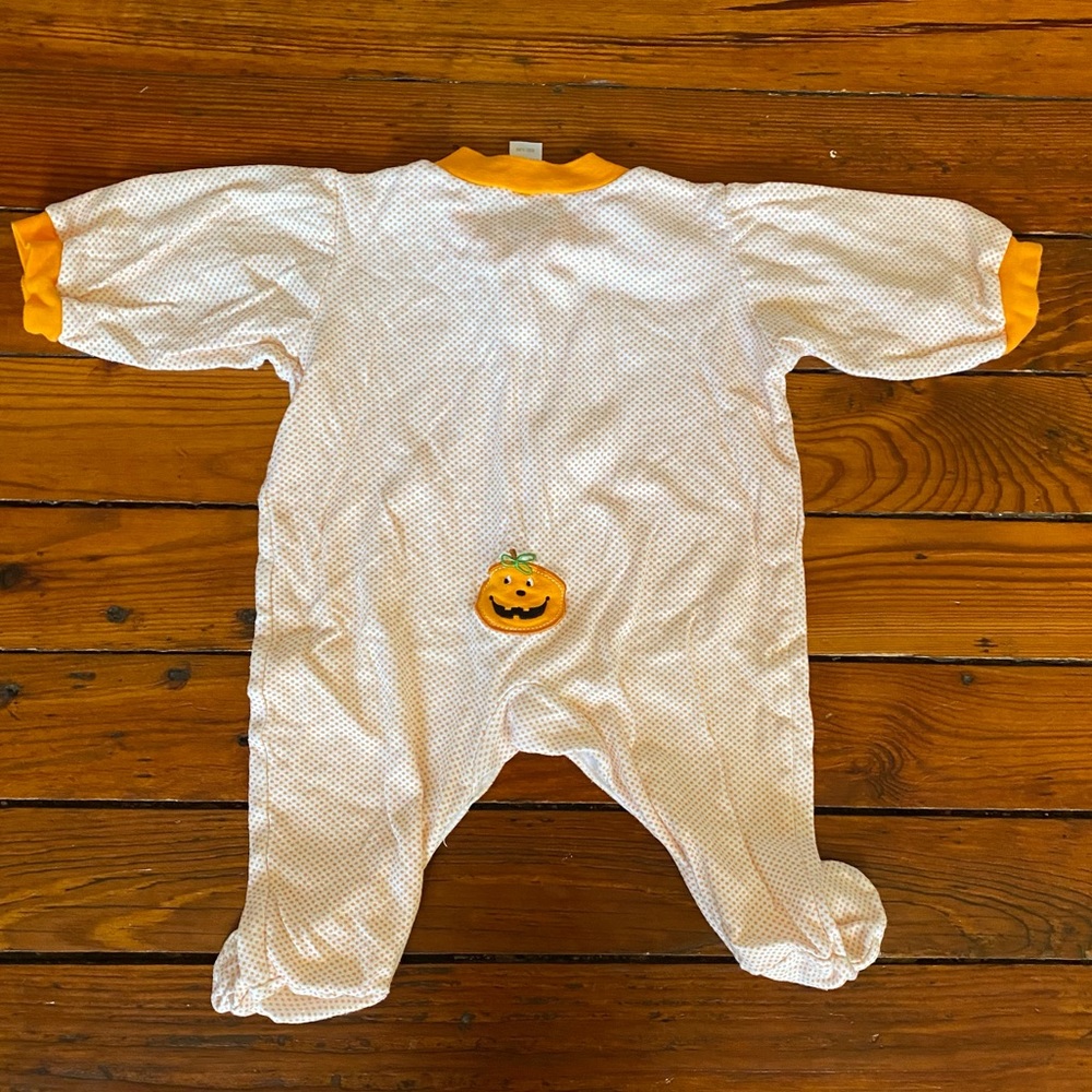 🧩 4/$20 Polka Dot Pumpkin Snap Footie Onesie size 6-9 Months